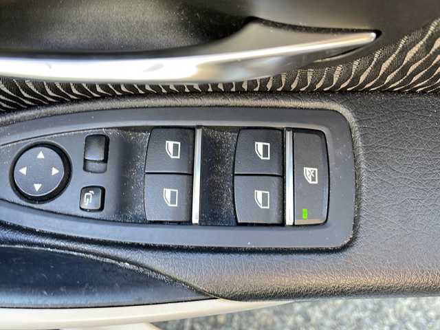 ＢＭＷ ３２０ｄ ツーリング ラグジュアリー 大阪府 2016(平28)年 3.4万km アルピンホワイトⅢ ワンオーナー/純正ナビ/CD/DVD再生機能/バックカメラ/前席パワーシート/パワーバックドア/LEDヘッドライト/オートライト/フォグランプ/革巻きステアリング/純正16インチAW/ETC/衝突軽減ブレーキ/スペアキー