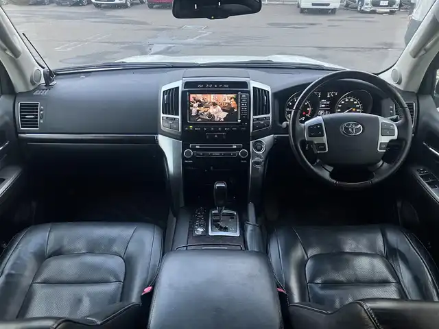 トヨタ ランドクルーザー ZX 道南・函館 2013(平25)年 12.1万km ホワイトパールクリスタルシャイン /純正ナビ//フルセグTV//バックカメラ//後席モニター//センターコンソールクーラーボックス//エンジンスターター//ETC//サンルーフ//パワーバックドア//電動格納サードシート//シートベンチレーション//シートヒーター//ステアリングヒーター//クルーズコントロール//クリアランスソナー//HIDヘッドライト//オートライト//スマートキー//エンジンプッシュスタート