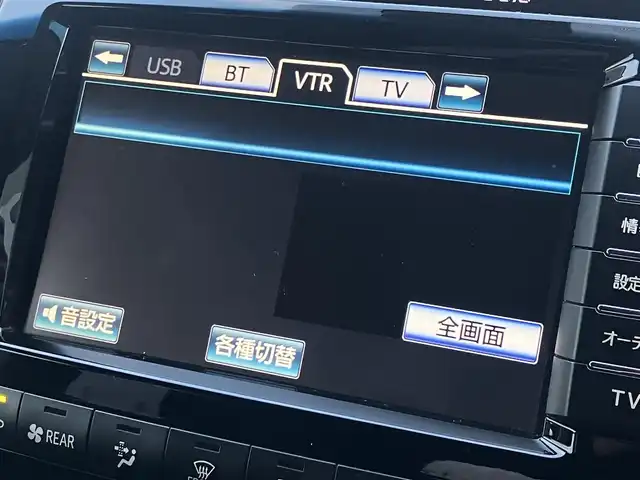 トヨタ ランドクルーザー ZX 道南・函館 2013(平25)年 12.1万km ホワイトパールクリスタルシャイン /純正ナビ//フルセグTV//バックカメラ//後席モニター//センターコンソールクーラーボックス//エンジンスターター//ETC//サンルーフ//パワーバックドア//電動格納サードシート//シートベンチレーション//シートヒーター//ステアリングヒーター//クルーズコントロール//クリアランスソナー//HIDヘッドライト//オートライト//スマートキー//エンジンプッシュスタート