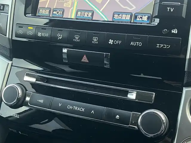 トヨタ ランドクルーザー ZX 道南・函館 2013(平25)年 12.1万km ホワイトパールクリスタルシャイン /純正ナビ//フルセグTV//バックカメラ//後席モニター//センターコンソールクーラーボックス//エンジンスターター//ETC//サンルーフ//パワーバックドア//電動格納サードシート//シートベンチレーション//シートヒーター//ステアリングヒーター//クルーズコントロール//クリアランスソナー//HIDヘッドライト//オートライト//スマートキー//エンジンプッシュスタート