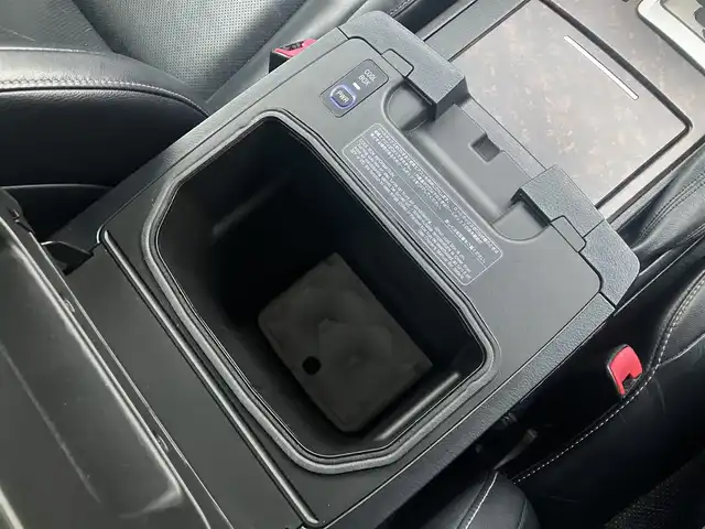 トヨタ ランドクルーザー ZX 道南・函館 2013(平25)年 12.1万km ホワイトパールクリスタルシャイン /純正ナビ//フルセグTV//バックカメラ//後席モニター//センターコンソールクーラーボックス//エンジンスターター//ETC//サンルーフ//パワーバックドア//電動格納サードシート//シートベンチレーション//シートヒーター//ステアリングヒーター//クルーズコントロール//クリアランスソナー//HIDヘッドライト//オートライト//スマートキー//エンジンプッシュスタート