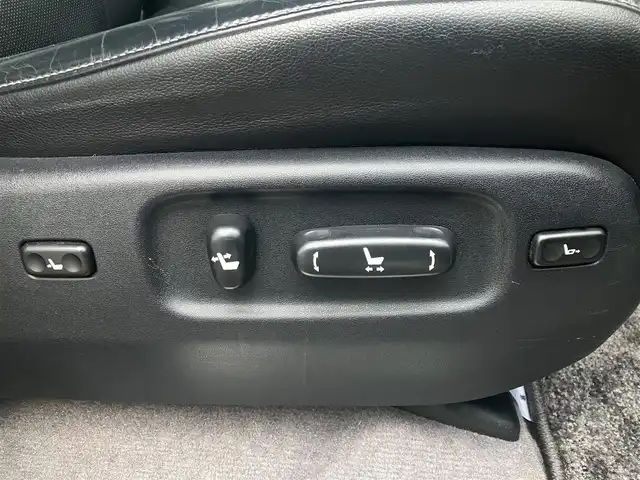 トヨタ ランドクルーザー ZX 道南・函館 2013(平25)年 12.1万km ホワイトパールクリスタルシャイン /純正ナビ//フルセグTV//バックカメラ//後席モニター//センターコンソールクーラーボックス//エンジンスターター//ETC//サンルーフ//パワーバックドア//電動格納サードシート//シートベンチレーション//シートヒーター//ステアリングヒーター//クルーズコントロール//クリアランスソナー//HIDヘッドライト//オートライト//スマートキー//エンジンプッシュスタート