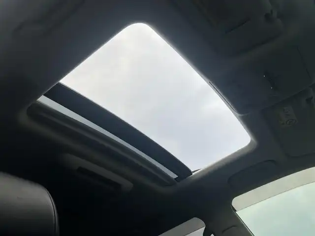 トヨタ ランドクルーザー ZX 道南・函館 2013(平25)年 12.1万km ホワイトパールクリスタルシャイン /純正ナビ//フルセグTV//バックカメラ//後席モニター//センターコンソールクーラーボックス//エンジンスターター//ETC//サンルーフ//パワーバックドア//電動格納サードシート//シートベンチレーション//シートヒーター//ステアリングヒーター//クルーズコントロール//クリアランスソナー//HIDヘッドライト//オートライト//スマートキー//エンジンプッシュスタート