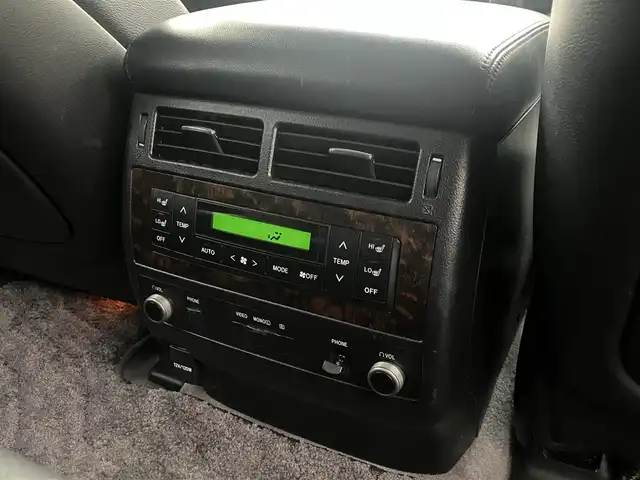 トヨタ ランドクルーザー ZX 道南・函館 2013(平25)年 12.1万km ホワイトパールクリスタルシャイン /純正ナビ//フルセグTV//バックカメラ//後席モニター//センターコンソールクーラーボックス//エンジンスターター//ETC//サンルーフ//パワーバックドア//電動格納サードシート//シートベンチレーション//シートヒーター//ステアリングヒーター//クルーズコントロール//クリアランスソナー//HIDヘッドライト//オートライト//スマートキー//エンジンプッシュスタート