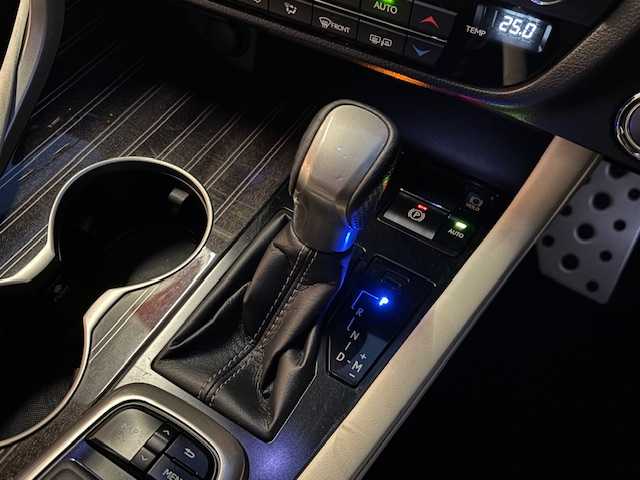 レクサス ＲＸ 200t Fスポーツ 宮城県 2017(平29)年 8.3万km ホワイトノーヴァガラスフレーク 登録時走行距離82558km/純正SDナビ/フルセグTV/Bluetooth/ウェルカムライト/サンルーフ/ETC/パドルシフト/純正フロアマット/電動リアゲート/オートマチックハイビーム/ステアリングヒーター/ナノイー/追従クルーズコントロール/ステアリングリモコン/アイドリングストップ/LEDヘッドライト/フォグランプ/衝突軽減ブレーキ/レザーシート/純正アルミホイール/スマートキー