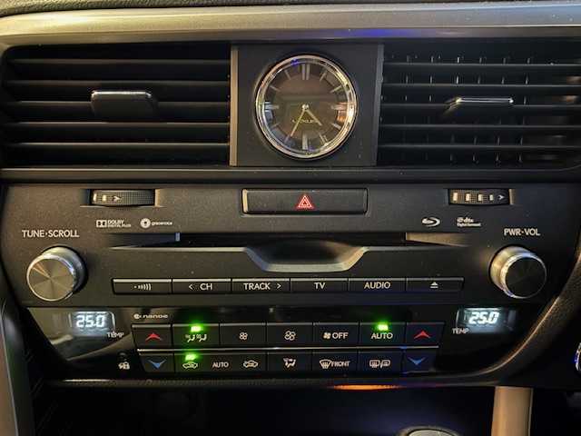 レクサス ＲＸ 200t Fスポーツ 宮城県 2017(平29)年 8.3万km ホワイトノーヴァガラスフレーク 登録時走行距離82558km/純正SDナビ/フルセグTV/Bluetooth/ウェルカムライト/サンルーフ/ETC/パドルシフト/純正フロアマット/電動リアゲート/オートマチックハイビーム/ステアリングヒーター/ナノイー/追従クルーズコントロール/ステアリングリモコン/アイドリングストップ/LEDヘッドライト/フォグランプ/衝突軽減ブレーキ/レザーシート/純正アルミホイール/スマートキー