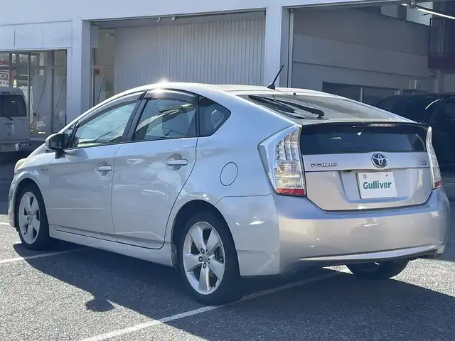 トヨタ プリウス S ツーリングセレクション 千葉県 2009(平21)年 13.5万km シルバーM 純正ナビ【DVD、CD、MD、AUX、AM、FM】/純正17インチアルミホイール/オートライト/フォグ/ビルトインETC/ステアリングスイッチ/IPA（インテリジェントパーキングアシスト）プレサポートスイッチ/ヘッドライトウォッシャー/コーナーセンサー（前）/バックカメラ/トノカバー/ドアバイザー/取説/ナビ説