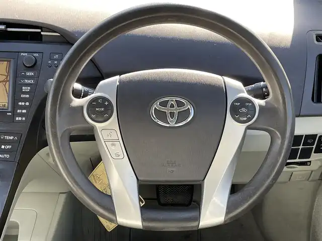 トヨタ プリウス S ツーリングセレクション 千葉県 2009(平21)年 13.5万km シルバーM 純正ナビ【DVD、CD、MD、AUX、AM、FM】/純正17インチアルミホイール/オートライト/フォグ/ビルトインETC/ステアリングスイッチ/IPA（インテリジェントパーキングアシスト）プレサポートスイッチ/ヘッドライトウォッシャー/コーナーセンサー（前）/バックカメラ/トノカバー/ドアバイザー/取説/ナビ説