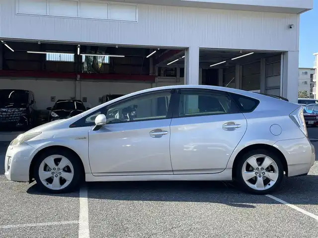 トヨタ プリウス S ツーリングセレクション 千葉県 2009(平21)年 13.5万km シルバーM 純正ナビ【DVD、CD、MD、AUX、AM、FM】/純正17インチアルミホイール/オートライト/フォグ/ビルトインETC/ステアリングスイッチ/IPA（インテリジェントパーキングアシスト）プレサポートスイッチ/ヘッドライトウォッシャー/コーナーセンサー（前）/バックカメラ/トノカバー/ドアバイザー/取説/ナビ説