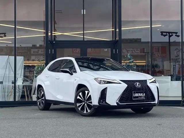 レクサス ＵＸ 250h Fスポーツ エモーショナルエクスプローラ 福岡県 2023(令5)年 1万km パール ・サンルーフ/・アダプティブクルーズコントロール/・純正メモリーナビ/USB/Bluetooth/・全方位カメラ/・黒革シート/シートヒーター/・社外前後ドライブレコーダー/・フルセグ/・ETC/・純正18AW/・プッシュスタート/・パーキングアシスト/・スマートキー/・カードキー/・スペアキー/・パワーシート/・レーンキープアシスト/・オートライト/・LEDライト/・保証書/・取扱説明書