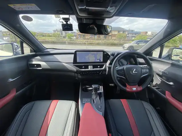 レクサス ＵＸ 250h Fスポーツ エモーショナルエクスプローラ 福岡県 2023(令5)年 1万km パール ・サンルーフ/・アダプティブクルーズコントロール/・純正メモリーナビ/USB/Bluetooth/・全方位カメラ/・黒革シート/シートヒーター/・社外前後ドライブレコーダー/・フルセグ/・ETC/・純正18AW/・プッシュスタート/・パーキングアシスト/・スマートキー/・カードキー/・スペアキー/・パワーシート/・レーンキープアシスト/・オートライト/・LEDライト/・保証書/・取扱説明書