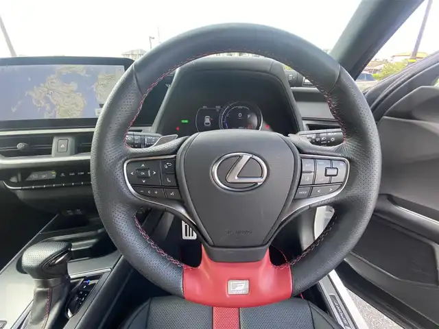 レクサス ＵＸ 250h Fスポーツ エモーショナルエクスプローラ 福岡県 2023(令5)年 1万km パール ・サンルーフ/・アダプティブクルーズコントロール/・純正メモリーナビ/USB/Bluetooth/・全方位カメラ/・黒革シート/シートヒーター/・社外前後ドライブレコーダー/・フルセグ/・ETC/・純正18AW/・プッシュスタート/・パーキングアシスト/・スマートキー/・カードキー/・スペアキー/・パワーシート/・レーンキープアシスト/・オートライト/・LEDライト/・保証書/・取扱説明書