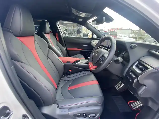 レクサス ＵＸ 250h Fスポーツ エモーショナルエクスプローラ 福岡県 2023(令5)年 1万km パール ・サンルーフ/・アダプティブクルーズコントロール/・純正メモリーナビ/USB/Bluetooth/・全方位カメラ/・黒革シート/シートヒーター/・社外前後ドライブレコーダー/・フルセグ/・ETC/・純正18AW/・プッシュスタート/・パーキングアシスト/・スマートキー/・カードキー/・スペアキー/・パワーシート/・レーンキープアシスト/・オートライト/・LEDライト/・保証書/・取扱説明書