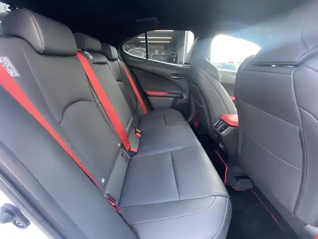 レクサス ＵＸ 250h Fスポーツ エモーショナルエクスプローラ 福岡県 2023(令5)年 1万km パール ・サンルーフ/・アダプティブクルーズコントロール/・純正メモリーナビ/USB/Bluetooth/・全方位カメラ/・黒革シート/シートヒーター/・社外前後ドライブレコーダー/・フルセグ/・ETC/・純正18AW/・プッシュスタート/・パーキングアシスト/・スマートキー/・カードキー/・スペアキー/・パワーシート/・レーンキープアシスト/・オートライト/・LEDライト/・保証書/・取扱説明書