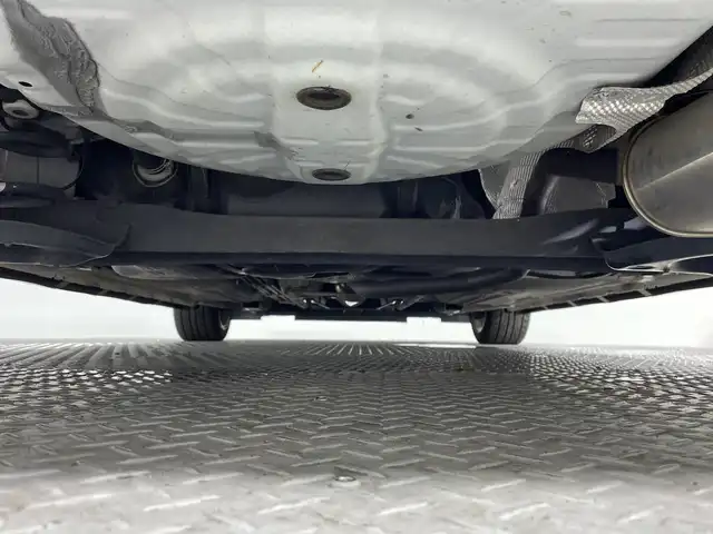 日産 マーチ ニスモS 神奈川県 2017(平29)年 4.5万km ブリリアントホワイトパール 5速MT/純正7型SDナビゲーション【MM318D-W】/AM FM Bluetooth フルセグ SD CD DVD/バックカメラ/革巻きステアリング/ETC/純正フロアマット/LEDヘッドライト/オートライト/フォグランプ/電動格納ミラー/純正16インチアルミホイル/プッシュスタート/スマートキー/スペアキー/純正ドアバイザー