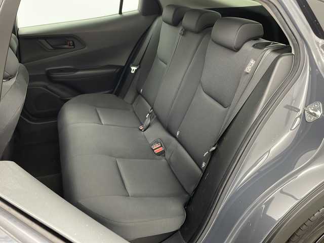 トヨタ プリウス U 兵庫県 2023(令5)年 5.7万km グレーＭ ・純正ディスプレイオーディオ/BT/USB/Miracast/AppleCarPlay/AndroidAuto/TV/・バックカメラ/・トヨタセーフティセンス/・プリクラッシュセーフティ/・レーンディパーチャーアラート/・レーダークルーズコントロール/・オートマチックハイビーム/・プロアクティブドライビングアシスト/・クリアランスソナー/・パーキングサポートブレーキ/・ロードサインアシスト/・発進遅れ告知/・後退速度抑制/・横滑り防止装置/・電動パーキングブレーキ/・ブレーキホールド/・LEDヘッドライト/・オートライト/・ステアリングリモコン/・純正フロアマット/・AC100V電源/・W＋サイドエアバッグ/・カーテンエアバッグ/・スマートキー/・プッシュスタート