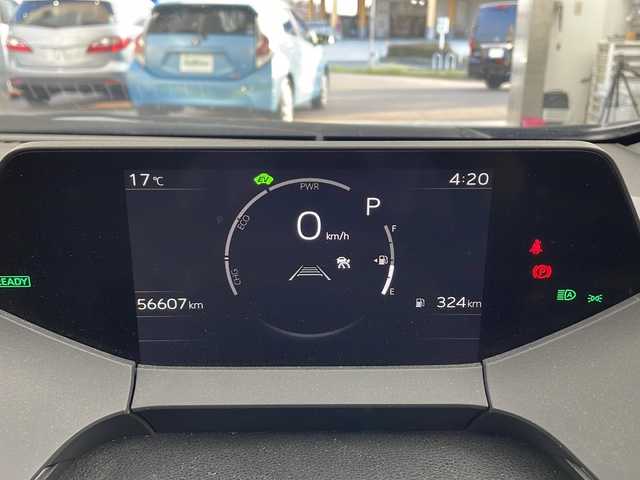 トヨタ プリウス U 兵庫県 2023(令5)年 5.7万km グレーＭ ・純正ディスプレイオーディオ/BT/USB/Miracast/AppleCarPlay/AndroidAuto/TV/・バックカメラ/・トヨタセーフティセンス/・プリクラッシュセーフティ/・レーンディパーチャーアラート/・レーダークルーズコントロール/・オートマチックハイビーム/・プロアクティブドライビングアシスト/・クリアランスソナー/・パーキングサポートブレーキ/・ロードサインアシスト/・発進遅れ告知/・後退速度抑制/・横滑り防止装置/・電動パーキングブレーキ/・ブレーキホールド/・LEDヘッドライト/・オートライト/・ステアリングリモコン/・純正フロアマット/・AC100V電源/・W＋サイドエアバッグ/・カーテンエアバッグ/・スマートキー/・プッシュスタート