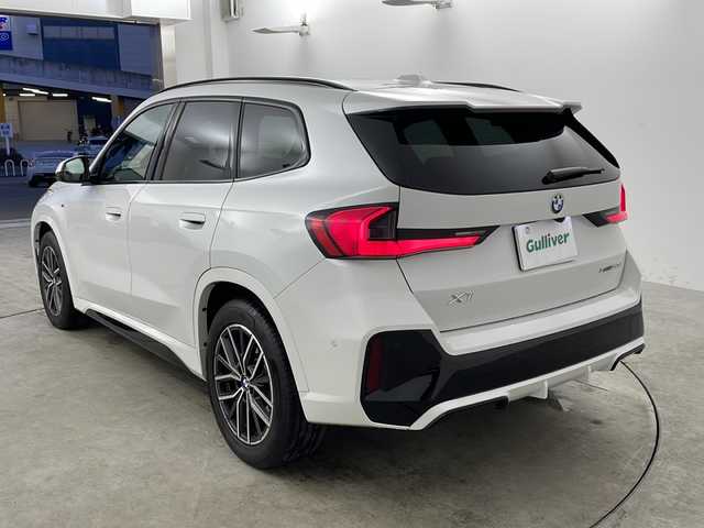 ＢＭＷ ＢＭＷ Ｘ１ xDrive 20d Mスポーツ 兵庫県 2023(令5)年 1.4万km ミネラルホワイト 純正メーカーナビ/ハーマンカードンサウンド/全方位カメラ/アダプティブクルーズコントロール/サンルーフ/LEDヘッドライト/黒革シート/シートヒーター/ETC/前後ドライブレコーダー