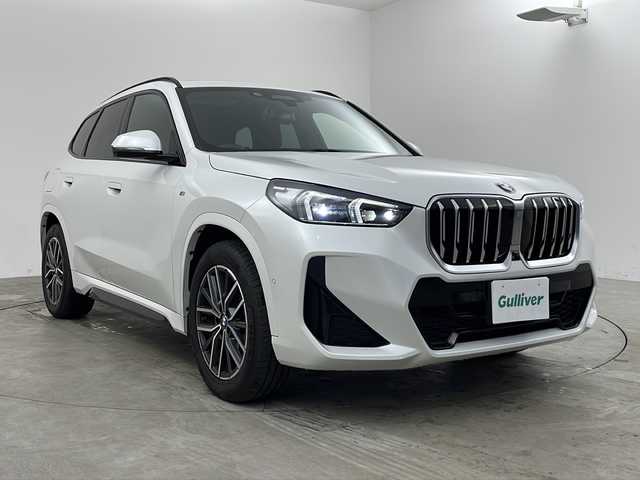 ＢＭＷ ＢＭＷ Ｘ１ xDrive 20d Mスポーツ 兵庫県 2023(令5)年 1.4万km ミネラルホワイト 純正メーカーナビ/ハーマンカードンサウンド/全方位カメラ/アダプティブクルーズコントロール/サンルーフ/LEDヘッドライト/黒革シート/シートヒーター/ETC/前後ドライブレコーダー