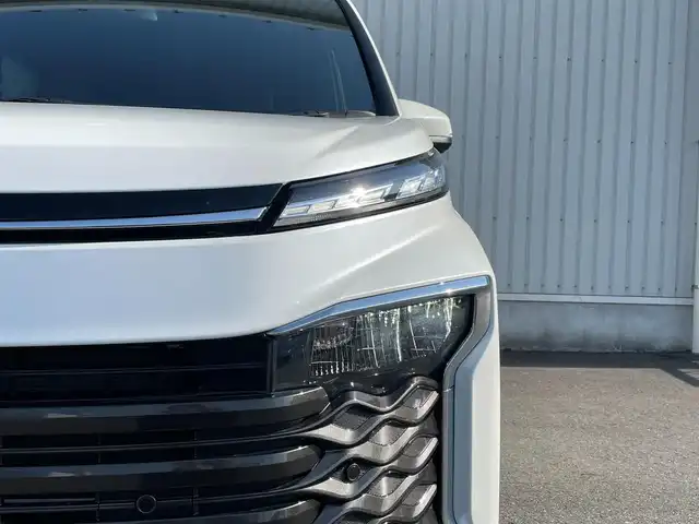 トヨタ ヴォクシー S－G 神奈川県 2022(令4)年 0.7万km パール 純正１０．５インチナビ/全方位カメラ　/バックカメラ　/両側パワースライドドア　/レーダークルーズコントロール　/ＥＴＣ２．０　スマートキー　/横滑り防止装置　/電子パーキング　/ＭＴモード付ＡＴ　/純正ＡＷ　/エンジンスタートボタン　/Bluetooth接続　/USB入力端子　/フルセグTV　/三列シート　/純正フロアマット　/ABS　/レーンアシスト　/盗難防止装置　/オートライト　/オートマチックハイビーム　/衝突軽減システム　/カーテンエアバッグ