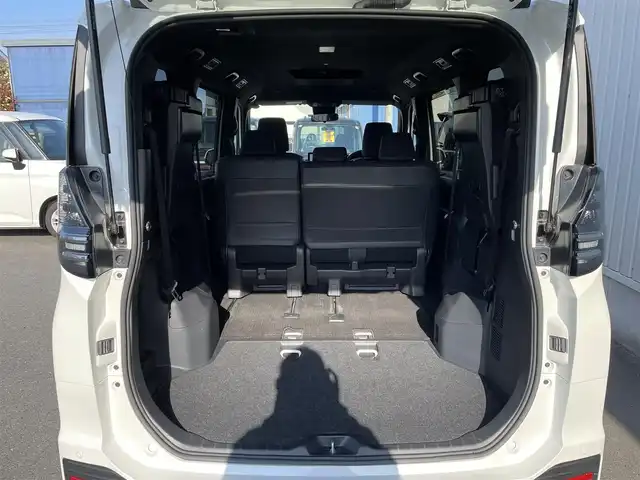 トヨタ ヴォクシー S－G 神奈川県 2022(令4)年 0.7万km パール 純正１０．５インチナビ/全方位カメラ　/バックカメラ　/両側パワースライドドア　/レーダークルーズコントロール　/ＥＴＣ２．０　スマートキー　/横滑り防止装置　/電子パーキング　/ＭＴモード付ＡＴ　/純正ＡＷ　/エンジンスタートボタン　/Bluetooth接続　/USB入力端子　/フルセグTV　/三列シート　/純正フロアマット　/ABS　/レーンアシスト　/盗難防止装置　/オートライト　/オートマチックハイビーム　/衝突軽減システム　/カーテンエアバッグ