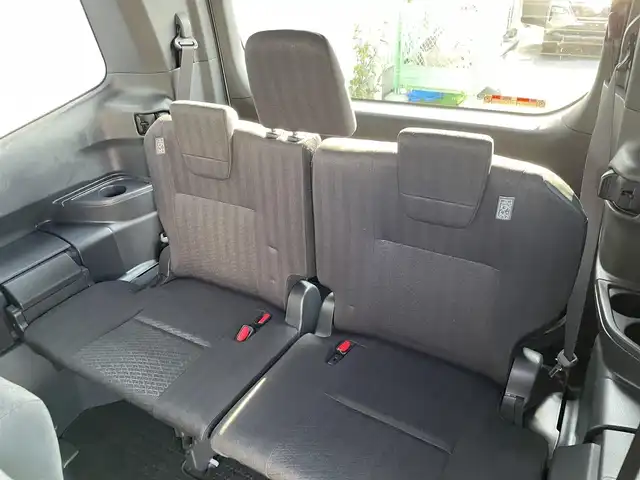 トヨタ ヴォクシー S－G 神奈川県 2022(令4)年 0.7万km パール 純正１０．５インチナビ/全方位カメラ　/バックカメラ　/両側パワースライドドア　/レーダークルーズコントロール　/ＥＴＣ２．０　スマートキー　/横滑り防止装置　/電子パーキング　/ＭＴモード付ＡＴ　/純正ＡＷ　/エンジンスタートボタン　/Bluetooth接続　/USB入力端子　/フルセグTV　/三列シート　/純正フロアマット　/ABS　/レーンアシスト　/盗難防止装置　/オートライト　/オートマチックハイビーム　/衝突軽減システム　/カーテンエアバッグ