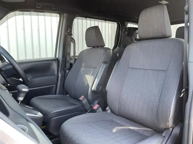 トヨタ ヴォクシー S－G 神奈川県 2022(令4)年 0.7万km パール 純正１０．５インチナビ/全方位カメラ　/バックカメラ　/両側パワースライドドア　/レーダークルーズコントロール　/ＥＴＣ２．０　スマートキー　/横滑り防止装置　/電子パーキング　/ＭＴモード付ＡＴ　/純正ＡＷ　/エンジンスタートボタン　/Bluetooth接続　/USB入力端子　/フルセグTV　/三列シート　/純正フロアマット　/ABS　/レーンアシスト　/盗難防止装置　/オートライト　/オートマチックハイビーム　/衝突軽減システム　/カーテンエアバッグ