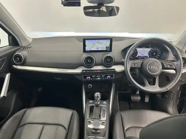 アウディ Ｑ２ 30TFSIスポーツ 岡山県 2019(令1)年 2万km グレー 純正ナビ/Bluetooth/CD/USB/SD/AppleCarplay/AndroidAuto/バーチャルコックピット/サンルーフ/ETC2.0/シートヒーター/クルーズコントロール/速度警告/距離警告/パーキングエイド/Audiプレセンス/Audiサイドアシスト/Audiアクティブレーンアシスト/休憩の推奨/レインセンサー