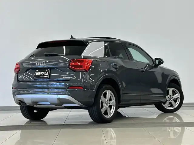 アウディ Ｑ２ 30TFSIスポーツ 岡山県 2019(令1)年 2万km グレー 純正ナビ/Bluetooth/CD/USB/SD/AppleCarplay/AndroidAuto/バーチャルコックピット/サンルーフ/ETC2.0/シートヒーター/クルーズコントロール/速度警告/距離警告/パーキングエイド/Audiプレセンス/Audiサイドアシスト/Audiアクティブレーンアシスト/休憩の推奨/レインセンサー
