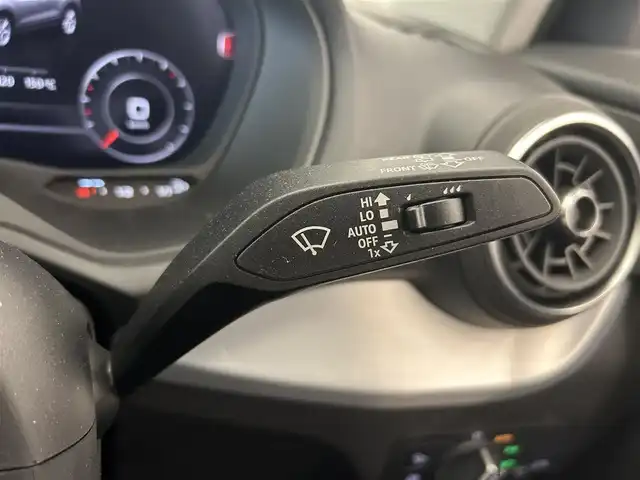アウディ Ｑ２ 30TFSIスポーツ 岡山県 2019(令1)年 2万km グレー 純正ナビ/Bluetooth/CD/USB/SD/AppleCarplay/AndroidAuto/バーチャルコックピット/サンルーフ/ETC2.0/シートヒーター/クルーズコントロール/速度警告/距離警告/パーキングエイド/Audiプレセンス/Audiサイドアシスト/Audiアクティブレーンアシスト/休憩の推奨/レインセンサー