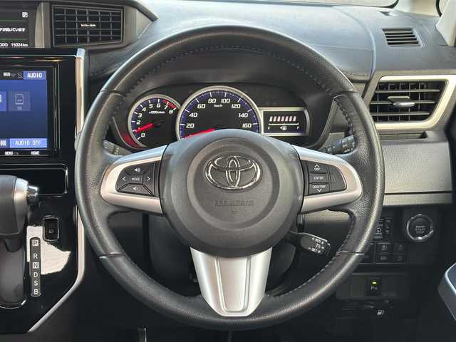 トヨタ ルーミー カスタムG 愛知県 2019(令1)年 1.5万km レーザーブルークリスタルシャイン /禁煙/ワンオーナー//ディーラー整備記録簿R3.4.6//純正9型ナビ/フルセグ/BT/CD/DVD/MSV//バックカメラ/ビルトインETC/純正ドラレコ//純正12型フリップダウンモニター//両側パワースライドドア//革巻きステア/ステアスイッチ//前席シートヒーター/シートリフター//クルーズコントロール//先行車発進告知/アイドリングストップ/横滑り防止//LDA/PCS//純正14インチAW//プッシュスタート/スマートキー//LEDオートライト/オートハイビーム/LEDフォグ//オートリトラウィンカーミラー//リアロールサンシェード//シートバックテーブル//コーナーセンサー//純正フロアマット//純正ドアバイザー//保証書//取扱説明書//スペアスマートキー有り