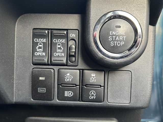 トヨタ ルーミー カスタムG 愛知県 2019(令1)年 1.5万km レーザーブルークリスタルシャイン /禁煙/ワンオーナー//ディーラー整備記録簿R3.4.6//純正9型ナビ/フルセグ/BT/CD/DVD/MSV//バックカメラ/ビルトインETC/純正ドラレコ//純正12型フリップダウンモニター//両側パワースライドドア//革巻きステア/ステアスイッチ//前席シートヒーター/シートリフター//クルーズコントロール//先行車発進告知/アイドリングストップ/横滑り防止//LDA/PCS//純正14インチAW//プッシュスタート/スマートキー//LEDオートライト/オートハイビーム/LEDフォグ//オートリトラウィンカーミラー//リアロールサンシェード//シートバックテーブル//コーナーセンサー//純正フロアマット//純正ドアバイザー//保証書//取扱説明書//スペアスマートキー有り