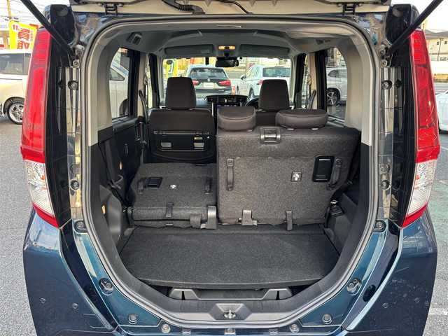 トヨタ ルーミー カスタムG 愛知県 2019(令1)年 1.5万km レーザーブルークリスタルシャイン /禁煙/ワンオーナー//ディーラー整備記録簿R3.4.6//純正9型ナビ/フルセグ/BT/CD/DVD/MSV//バックカメラ/ビルトインETC/純正ドラレコ//純正12型フリップダウンモニター//両側パワースライドドア//革巻きステア/ステアスイッチ//前席シートヒーター/シートリフター//クルーズコントロール//先行車発進告知/アイドリングストップ/横滑り防止//LDA/PCS//純正14インチAW//プッシュスタート/スマートキー//LEDオートライト/オートハイビーム/LEDフォグ//オートリトラウィンカーミラー//リアロールサンシェード//シートバックテーブル//コーナーセンサー//純正フロアマット//純正ドアバイザー//保証書//取扱説明書//スペアスマートキー有り