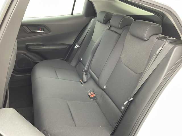 トヨタ プリウス U 兵庫県 2023(令5)年 3.3万km プラチナホワイトパールマイカ ・純正ディスプレイオーディオ&TV&BT&USB&Miracast/・バックカメラ/・ビルトインETC2.0/・Toyota　Safety　Sense/・プリクラッシュセーフティ/・緊急時操舵支援/・フロントクロストラフィックアラート/・レーンチェンジアシスト/・レーントレーシングアシスト/・レーンディパーチャーアラート/・レーダークルーズコントロール（全車速追従機能付）/・オートマチックハイビーム/・ロードサインアシスト/・ドライバー異常時対応システム/・プロアクティブドライビングアシスト/・発進遅れ告知機能/・ブラインドスポットモニター/・安心降車アシスト/・後方車両接近告知/・周辺車両接近時サポート/・後方車両への接近警報/・セカンダリーコリジョンブレーキ（停車中後突対応）/・前後ドライブレコーダー/・シートヒーター/・ステアリングヒーター/・AC100V1500W電源/・スマートキー/・純正フロアマット/・LEDライト/・クリアランスソナー