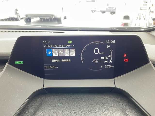 トヨタ プリウス U 兵庫県 2023(令5)年 3.3万km プラチナホワイトパールマイカ ・純正ディスプレイオーディオ&TV&BT&USB&Miracast/・バックカメラ/・ビルトインETC2.0/・Toyota　Safety　Sense/・プリクラッシュセーフティ/・緊急時操舵支援/・フロントクロストラフィックアラート/・レーンチェンジアシスト/・レーントレーシングアシスト/・レーンディパーチャーアラート/・レーダークルーズコントロール（全車速追従機能付）/・オートマチックハイビーム/・ロードサインアシスト/・ドライバー異常時対応システム/・プロアクティブドライビングアシスト/・発進遅れ告知機能/・ブラインドスポットモニター/・安心降車アシスト/・後方車両接近告知/・周辺車両接近時サポート/・後方車両への接近警報/・セカンダリーコリジョンブレーキ（停車中後突対応）/・前後ドライブレコーダー/・シートヒーター/・ステアリングヒーター/・AC100V1500W電源/・スマートキー/・純正フロアマット/・LEDライト/・クリアランスソナー