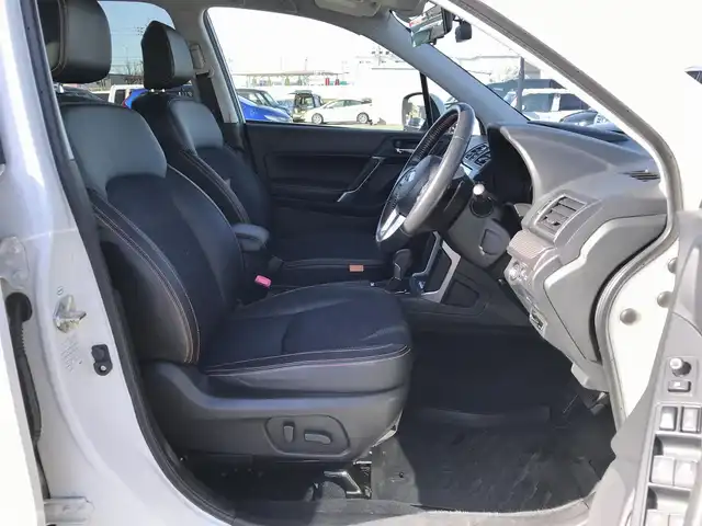 スバル フォレスター Xブレイク 鳥取県 2016(平28)年 5.9万km クリスタルホワイトP ４・W・D/純正ナビ/フルセグ/CD/DVD/BT/USB/バックカメラ/ドライブレコーダー・ETC/アドバンスドセイフティパッケージ/アイサイト/レーダークルーズコントロール/ハーフレザーシート/前後席シートヒーター/前席パワーシート/ルーフキャリア/THULE/パドルシフト/LEDヘットライト/フォグライト/純正17インチアルミホイール/プッシュエンジンスタート/スマートキー/フロアマット