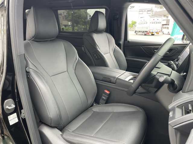 トヨタ アルファード Z 神奈川県 2023(令5)年 1万km ブラック ワンオーナー/純正コネクティッドナビ/　（Bluetooth・USB・Miracast・HDMI）/フルセグTV/純正フリップダウンモニター/左右独立ムーンルーフ/両側パワースライドドア/トヨタセーフティセンス/パノラミックビューモニター/パワーバックドア/LEDヘッドライト/LEDフォグライト/置くだけ充電/前後ドライブレコーダー/ステアリングヒーター/前席シートヒーター/エアシート/2列目シートヒーター/エアシート/ビルトインETC2.0/スマートキー×2/保証書/取扱説明書