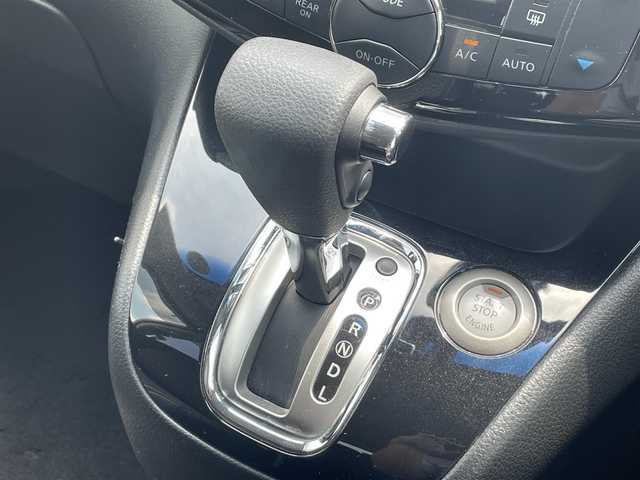 日産 セレナ ハイウェイS S HV Aセーフ 茨城県 2014(平26)年 8.6万km ブリリアントホワイトパール (株)IDOMが運営する【じしゃロン水戸店】の自社ローン専用車両になりますこちらは現金またはオートローンご利用時の価格です。自社ローンご希望の方は別途その旨お申付け下さい/エマージェンシーブレーキ付き/・純正メモリーナビ/・フルセグテレビ/・CD/DVD再生機能/・ミュージックサーバー（SD録音）/・Bluetooth/USB/AUX接続機能/・全方位カメラ/・ETC/・3列シート/・ウォークスルー/・両側電動スライドドア/・衝突軽減ブレーキ/・レーンキプアシスト/・純正16インチアルミホイール/・純正LEDヘッドライト/・オートライト/・コーナーセンサー/・クルーズコントロール/・スマートキー/・オートエアコン/・リアオートエアコン/・アイドリングストップ