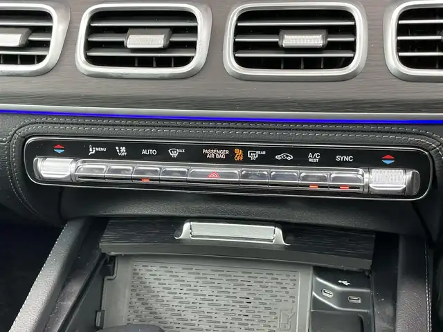 メルセデス・ベンツ Ｍ・ベンツ ＧＬＳ４５０ｄ 4マチック 鹿児島県 2024(令6)年 0.3万km パール 禁煙車/サンルーフ/AMGライン/純正ナビ/Bluetooth/フルセグ/バックカメラ/全周囲カメラ/フロントカメラ/サイドカメラ/レーダーセフティパッケージ/クルーズコントロール/ブルメスターサウンド/サイドステップ/HUD/ベンチレーター/シートヒーター/パワーシート/ルーフレール/パワーバックドア/360°カメラ