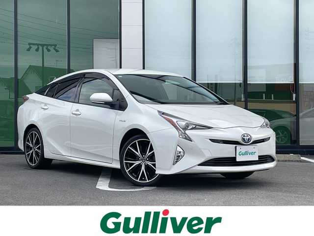 トヨタ プリウス Sセーフティプラス 岐阜県 2017(平29)年 8.3万km ホワイトパールクリスタルシャイン 登録時走行距離82295km/社外ナビ/フルセグＴＶ/バックカメラ/４ＷＤ/クルーズコントロール/コーナーセンサー/ビルトインＥＴＣ/純正アルミホイール/パーキングアシスト/レーンキープアシスト/ＬＥＤヘッドライト/オートライト/オートマチックハイビーム/純正フロアマット/禁煙車/Bluetooth接続/衝突被害軽減システム/ドアバイザー/プッシュスタート/スマートキー/アイドリングストップ