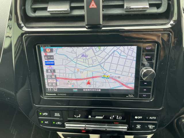 トヨタ プリウス Sセーフティプラス 岐阜県 2017(平29)年 8.3万km ホワイトパールクリスタルシャイン 登録時走行距離82295km/社外ナビ/フルセグＴＶ/バックカメラ/４ＷＤ/クルーズコントロール/コーナーセンサー/ビルトインＥＴＣ/純正アルミホイール/パーキングアシスト/レーンキープアシスト/ＬＥＤヘッドライト/オートライト/オートマチックハイビーム/純正フロアマット/禁煙車/Bluetooth接続/衝突被害軽減システム/ドアバイザー/プッシュスタート/スマートキー/アイドリングストップ