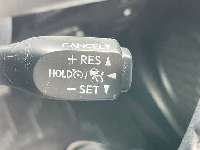 トヨタ プリウス Sセーフティプラス 岐阜県 2017(平29)年 8.3万km ホワイトパールクリスタルシャイン 登録時走行距離82295km/社外ナビ/フルセグＴＶ/バックカメラ/４ＷＤ/クルーズコントロール/コーナーセンサー/ビルトインＥＴＣ/純正アルミホイール/パーキングアシスト/レーンキープアシスト/ＬＥＤヘッドライト/オートライト/オートマチックハイビーム/純正フロアマット/禁煙車/Bluetooth接続/衝突被害軽減システム/ドアバイザー/プッシュスタート/スマートキー/アイドリングストップ