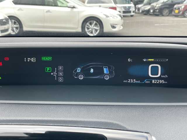 トヨタ プリウス Sセーフティプラス 岐阜県 2017(平29)年 8.3万km ホワイトパールクリスタルシャイン 登録時走行距離82295km/社外ナビ/フルセグＴＶ/バックカメラ/４ＷＤ/クルーズコントロール/コーナーセンサー/ビルトインＥＴＣ/純正アルミホイール/パーキングアシスト/レーンキープアシスト/ＬＥＤヘッドライト/オートライト/オートマチックハイビーム/純正フロアマット/禁煙車/Bluetooth接続/衝突被害軽減システム/ドアバイザー/プッシュスタート/スマートキー/アイドリングストップ