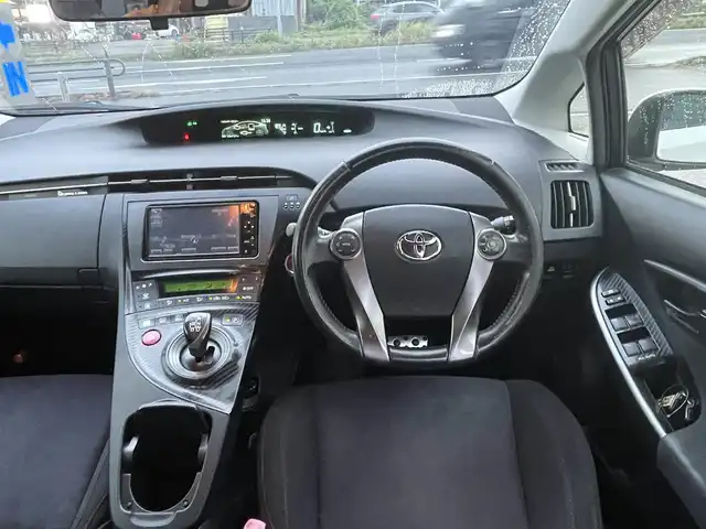 トヨタ プリウス S ツーリングセレ G’s 千葉県 2012(平24)年 13.7万km スーパーホワイトⅡ (株)IDOMが運営する【じしゃロン八千代店】の自社ローン対象車両になります。こちらは現金またはオートローンご利用時の価格です。自社ローンご希望の方は別途その旨お申付け下さい/純正HDDナビ・ワンセグ/バックカメラ/ETC/HID/スマートキー