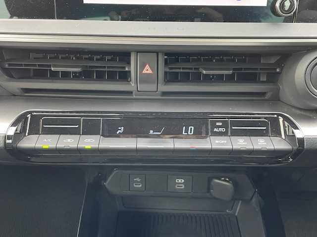 トヨタ プリウス U 静岡県 2024(令6)年 3万km プラチナホワイトパールマイカ ●純正ディスプレイオーディオ/(フルセグ/Bluetooth/AppleCarPlay)/●バックカメラ/●レーダークルーズコントロール/●プリクラッシュセーフティ/●レーンキープアシスト/●前後クリアランスソナー/●電動パーキングブレーキ/●オートブレーキホールド/●LEDヘッドライト/●オートライト/●オートマチックハイビーム/●革巻きステアリング/●ステアリングスイッチ/●ETC2.0/●前後ドライブレコーダー/●電動格納ウィンカーミラー/●純正ホイールカバー/●純正フロアマット/●スマートキー/●プッシュスタート/●レベライザー/●ダブル+サイドSRS+ABS