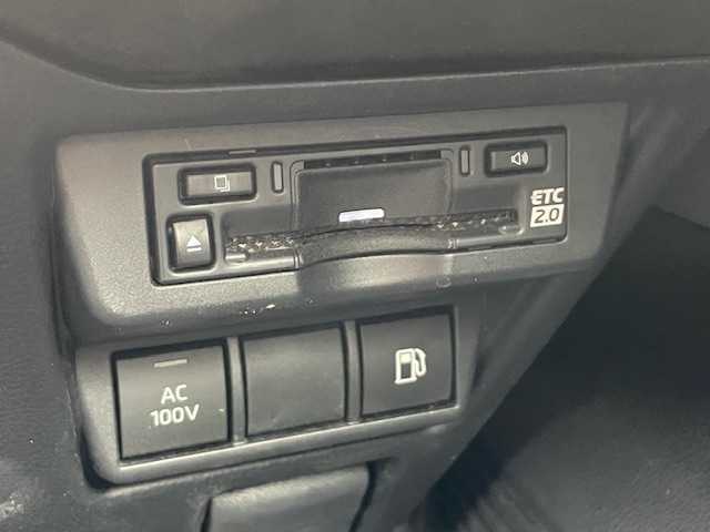 トヨタ プリウス U 静岡県 2024(令6)年 3万km プラチナホワイトパールマイカ ●純正ディスプレイオーディオ/(フルセグ/Bluetooth/AppleCarPlay)/●バックカメラ/●レーダークルーズコントロール/●プリクラッシュセーフティ/●レーンキープアシスト/●前後クリアランスソナー/●電動パーキングブレーキ/●オートブレーキホールド/●LEDヘッドライト/●オートライト/●オートマチックハイビーム/●革巻きステアリング/●ステアリングスイッチ/●ETC2.0/●前後ドライブレコーダー/●電動格納ウィンカーミラー/●純正ホイールカバー/●純正フロアマット/●スマートキー/●プッシュスタート/●レベライザー/●ダブル+サイドSRS+ABS