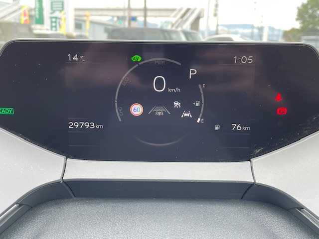 トヨタ プリウス U 静岡県 2024(令6)年 3万km プラチナホワイトパールマイカ ●純正ディスプレイオーディオ/(フルセグ/Bluetooth/AppleCarPlay)/●バックカメラ/●レーダークルーズコントロール/●プリクラッシュセーフティ/●レーンキープアシスト/●前後クリアランスソナー/●電動パーキングブレーキ/●オートブレーキホールド/●LEDヘッドライト/●オートライト/●オートマチックハイビーム/●革巻きステアリング/●ステアリングスイッチ/●ETC2.0/●前後ドライブレコーダー/●電動格納ウィンカーミラー/●純正ホイールカバー/●純正フロアマット/●スマートキー/●プッシュスタート/●レベライザー/●ダブル+サイドSRS+ABS