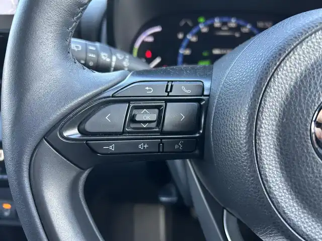 トヨタ ヤリスクロス ハイブリッド Z 福島県 2023(令5)年 2.5万km ブラックマイカ トヨタセーフティセンス/・プリクラッシュセーフティ/・レーントレーシングアシスト/・レーダークルーズコントロール/・オートマチックハイビーム/・ロードサインアシスト/・ブラインドスポットモニター/純正ディスプレイオーディオ/【Tコネクトナビ/USB/Bluetooth/Miracast】/パノラミックビューモニター/ビルトインETC/ヘッドアップディスプレイ/パワーバックドア/運転席パワーシート/前席シートヒーター/本革巻きステアリング/・ステアリングヒーター/・ステリングリモコン/LEDヘッドライト/純正フロアマット/純正ドアバイザー/取扱説明書/新車時保証書