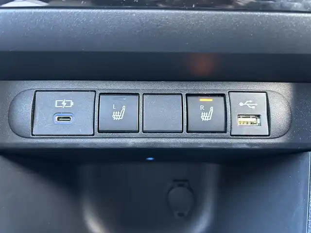 トヨタ ヤリスクロス ハイブリッド Z 福島県 2023(令5)年 2.5万km ブラックマイカ トヨタセーフティセンス/・プリクラッシュセーフティ/・レーントレーシングアシスト/・レーダークルーズコントロール/・オートマチックハイビーム/・ロードサインアシスト/・ブラインドスポットモニター/純正ディスプレイオーディオ/【Tコネクトナビ/USB/Bluetooth/Miracast】/パノラミックビューモニター/ビルトインETC/ヘッドアップディスプレイ/パワーバックドア/運転席パワーシート/前席シートヒーター/本革巻きステアリング/・ステアリングヒーター/・ステリングリモコン/LEDヘッドライト/純正フロアマット/純正ドアバイザー/取扱説明書/新車時保証書