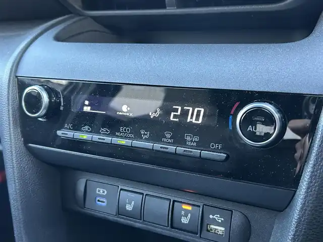 トヨタ ヤリスクロス ハイブリッド Z 福島県 2023(令5)年 2.5万km ブラックマイカ トヨタセーフティセンス/・プリクラッシュセーフティ/・レーントレーシングアシスト/・レーダークルーズコントロール/・オートマチックハイビーム/・ロードサインアシスト/・ブラインドスポットモニター/純正ディスプレイオーディオ/【Tコネクトナビ/USB/Bluetooth/Miracast】/パノラミックビューモニター/ビルトインETC/ヘッドアップディスプレイ/パワーバックドア/運転席パワーシート/前席シートヒーター/本革巻きステアリング/・ステアリングヒーター/・ステリングリモコン/LEDヘッドライト/純正フロアマット/純正ドアバイザー/取扱説明書/新車時保証書